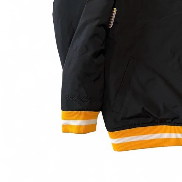 Men’s Mitchell & Ness Black and Yellow Los Angeles Lakers Puffer Jacket - Picture 7 of 8
